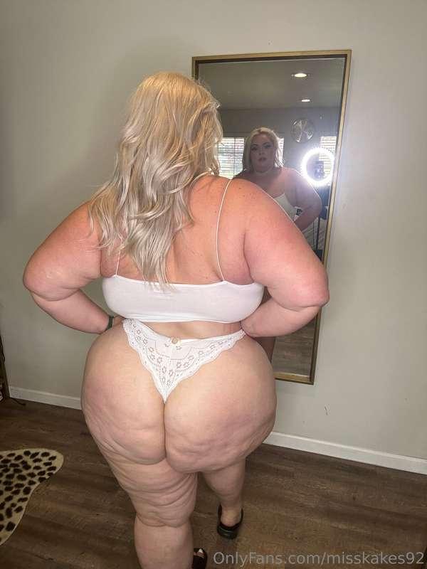 Let me know what you wanna see more of from me 💖🥰