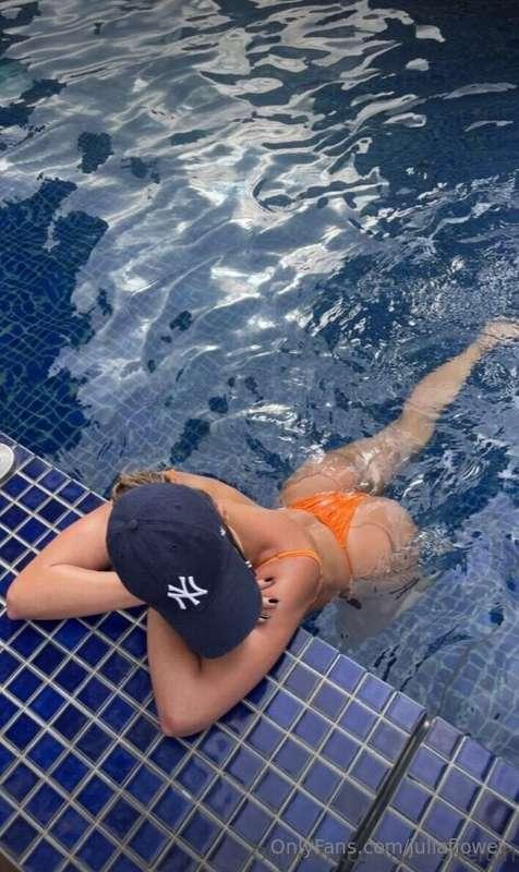 She is My friend @amybikergirl  😈

✅Subscribe for free😘
🟢 FR..