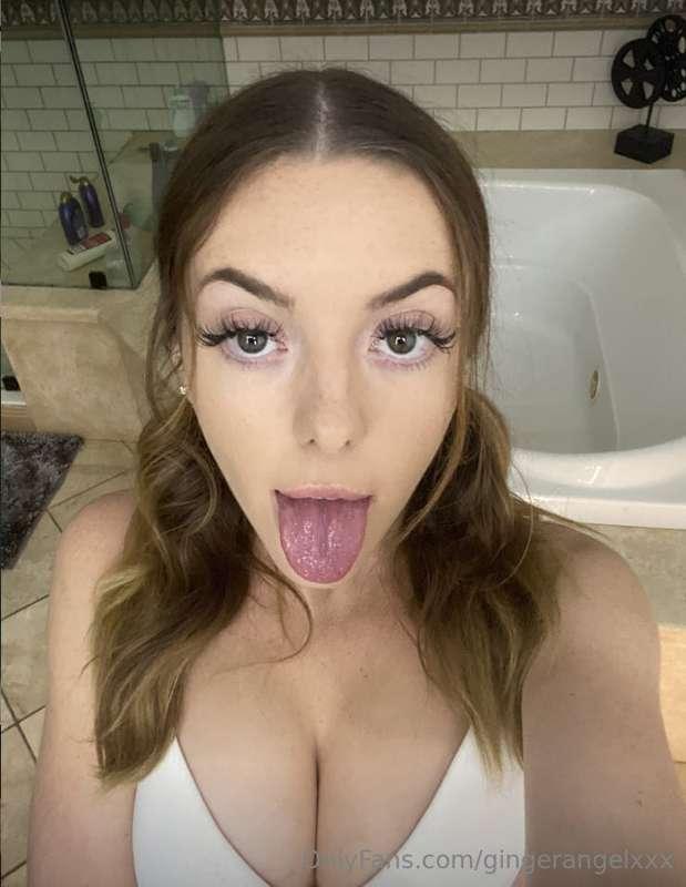 Should I Spit 💦 or Swallow 👅 ??

tip $5 for spit
tip $6 for ..