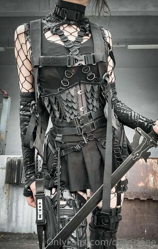 Do you like my armor ☺️🖤🗡️