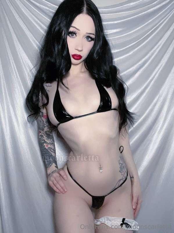 i'm a bad girl and i need you to punish me 🖤