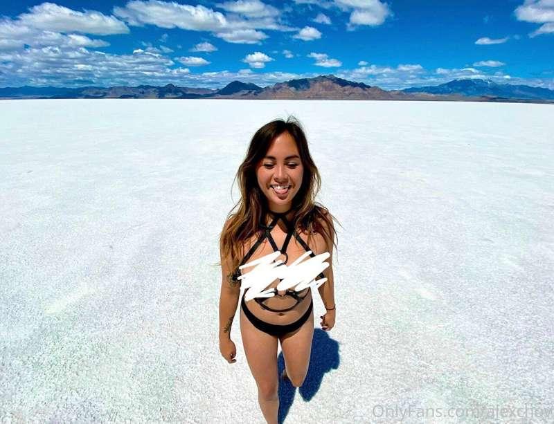 Exploring the Bonneville Salt Flats! 30,000 acres of white s..