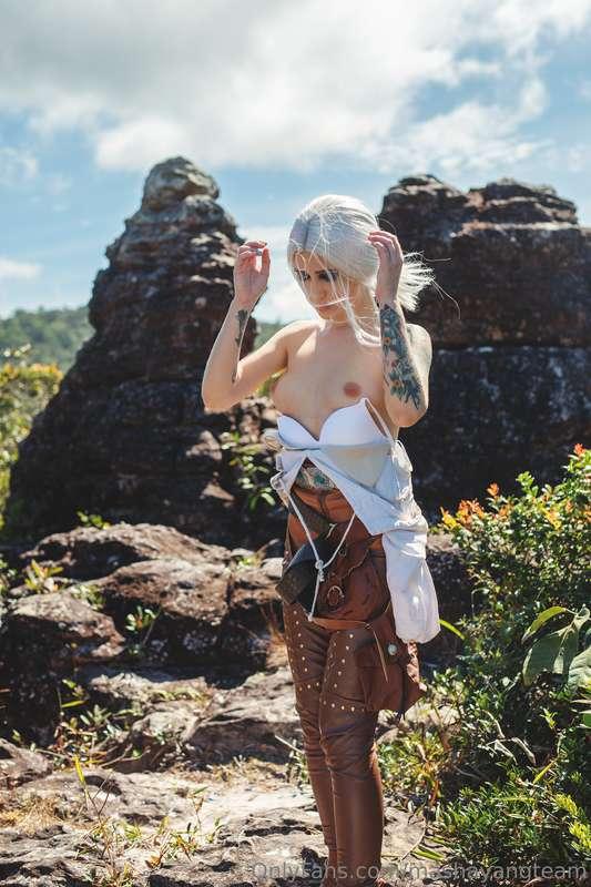 Like👍 if you want to undress Ciri😛😛Too hot here!! Please mak..
