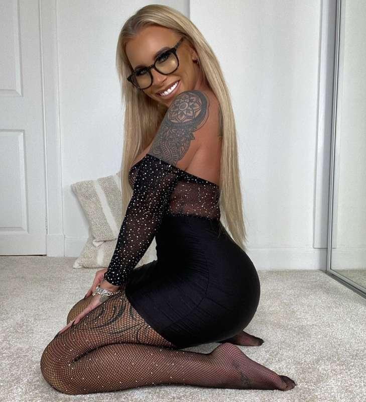 This is a crotchless body suit... it’s full of sparkles apar..