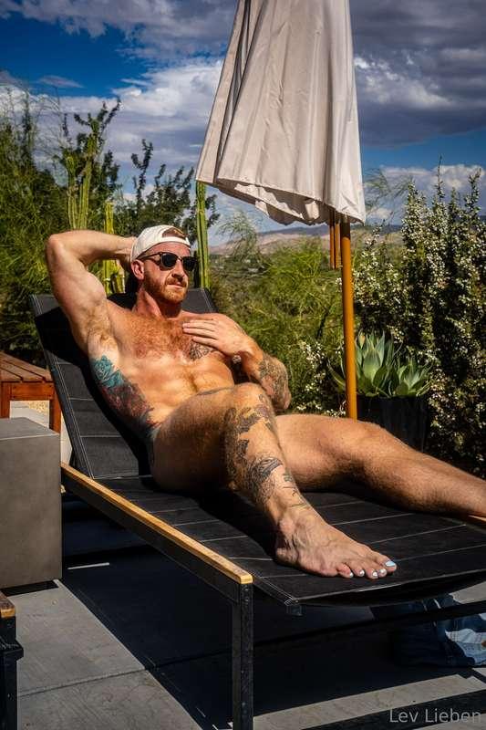 Wanna sunbathe with me? 