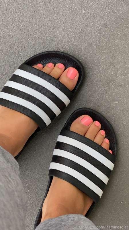 Soft suckable toes 💗