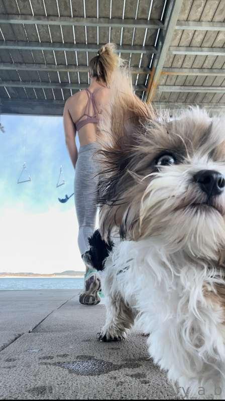 Photobombed 🐶