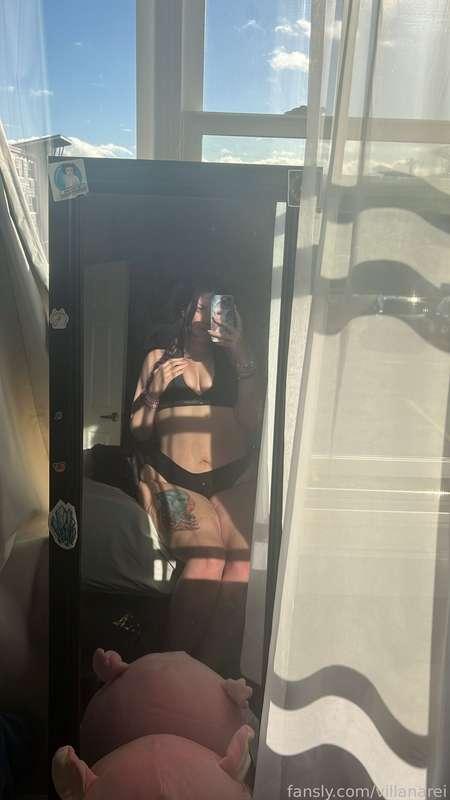 The sun coming through my window made my body look ethereal 😌✨

#fyp #tall #tallgirl #goth #gothgirl #altgirl #alternative #purplehair #thicc #bralette #underwear #panties #bra #tummy #thighs #tattoos #inked #braids
