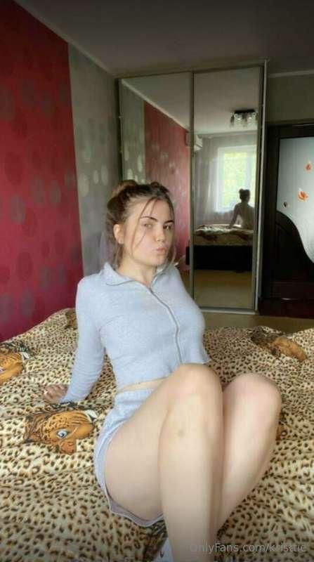 She has the sexiest boobs,natural babe wants to make you cum..