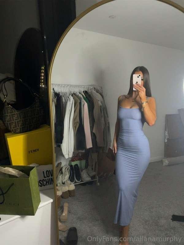 Who wants to see underneath my dress?😈🔥