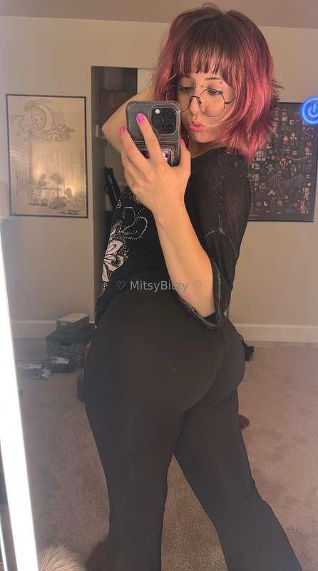 Thinking about making a masturbation vid that’s just slow-pa..