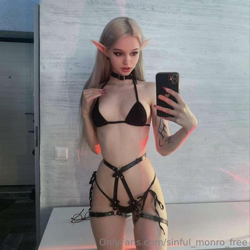 Let me distract you👉@pipsikk💋

Cute girl @pipsikk loves to p..