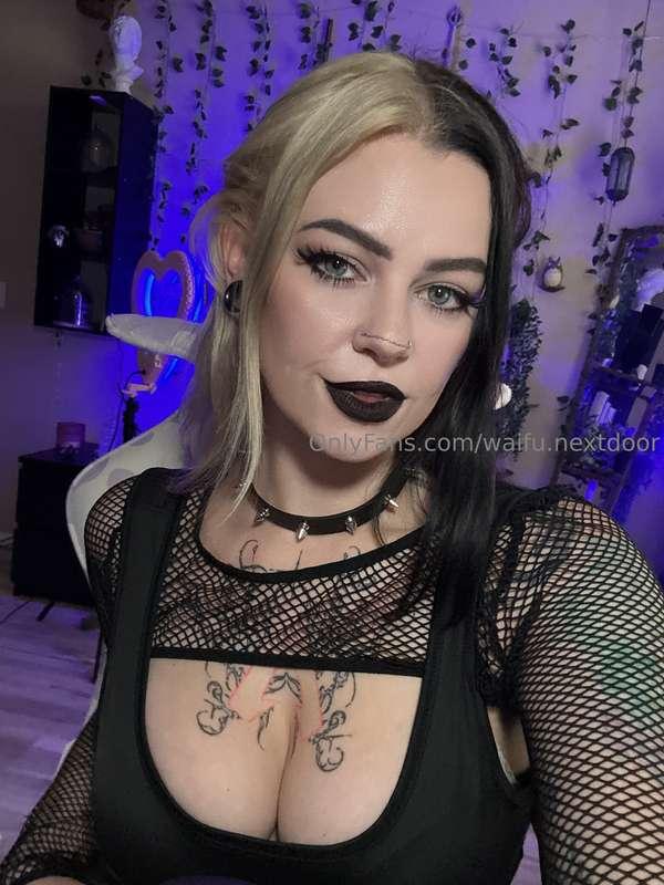 Going live on @vipwaifueve tonight 😈 don’t miss your chance ..