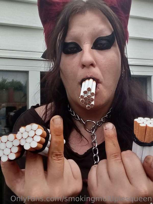extremesmokingqueen image #0