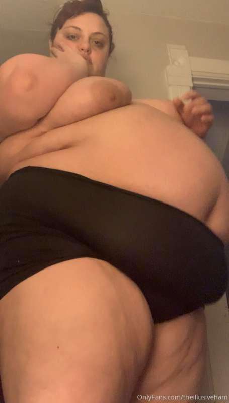 I was feeling so INSANELY bloated & round last night I think..