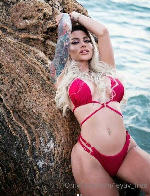 Hey guys! 😏💋  I'm back and now... I'm ready to pay attention..