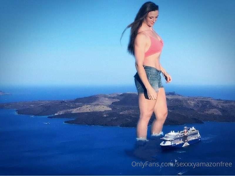 A cruise by Giantess Island. Would you like to go? Tips of a..