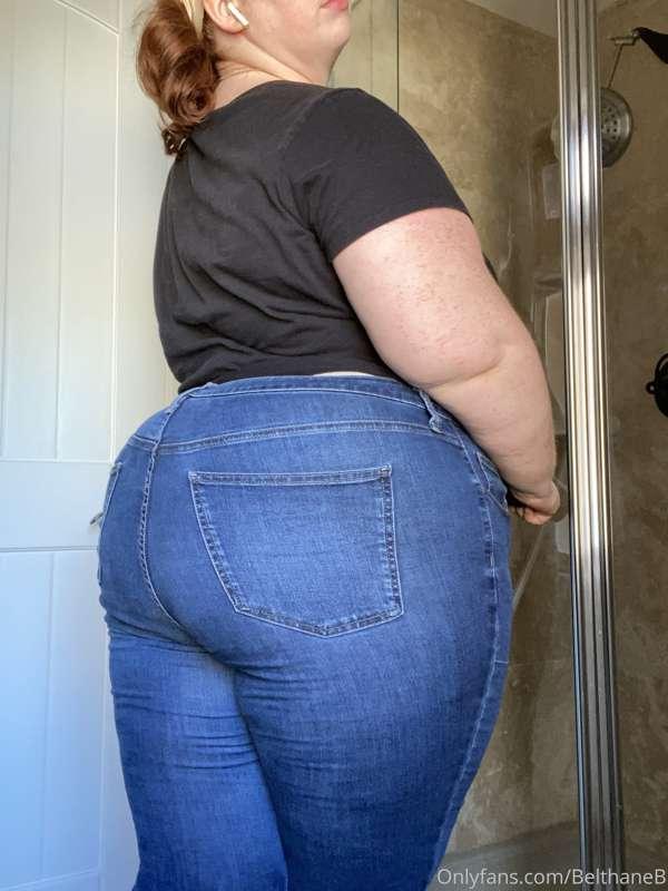 Tight jeans and hip dips, what more to life is there?