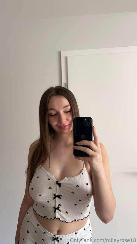 This is one of my favorite breakfast making outfits. What co..