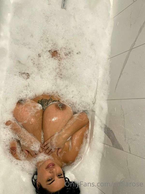 Fill me with warm milk while we're inside the tub baby!