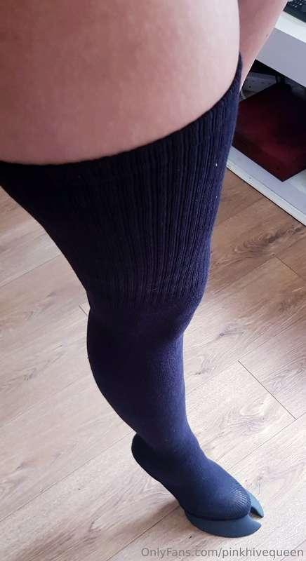 Let me stand on you with my hooves on ~