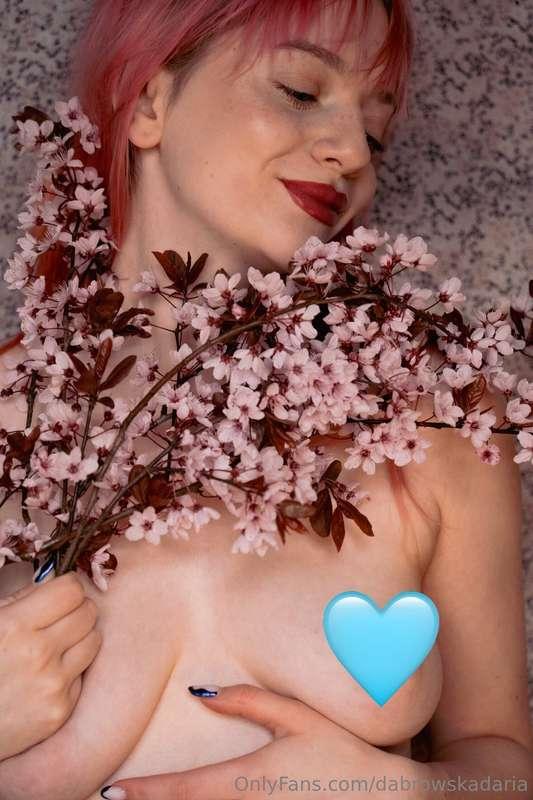 I can’t wait to show you this artsy, girly spring set 😍🩷🌸