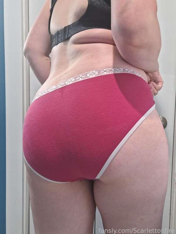 Do you like these full back panties on me? Or are they better off?
#panties #fullbackpanties #ass #milf #mombod #hotmom #booty #fyp #curvy #stretchmarks