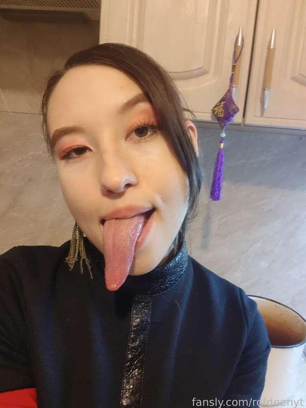 Do You want to SUCK?

#fyp
#rofdeenyt #sexy #fetish
#tongue #longtongue #bigtongue #tonguefetish 
#lips 
#makeup
