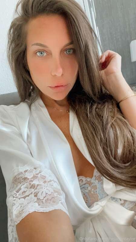 Wanna see what i wore on my wedding night? 👰🏻‍♀️ Want me to ..