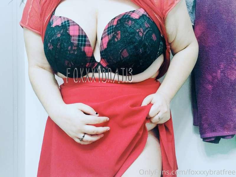 I just wanna show off my body... Do you wanna see it??? 🥺🥺🥺 ..