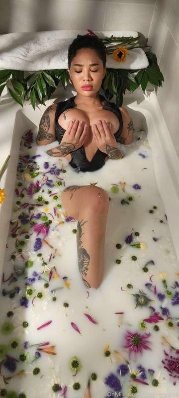 Wanna see more of this set? 👀 

DM me @honeygold