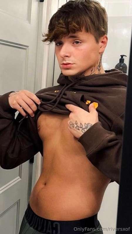 Starting the live in 5 mins who’s sexy ass will I see there ..