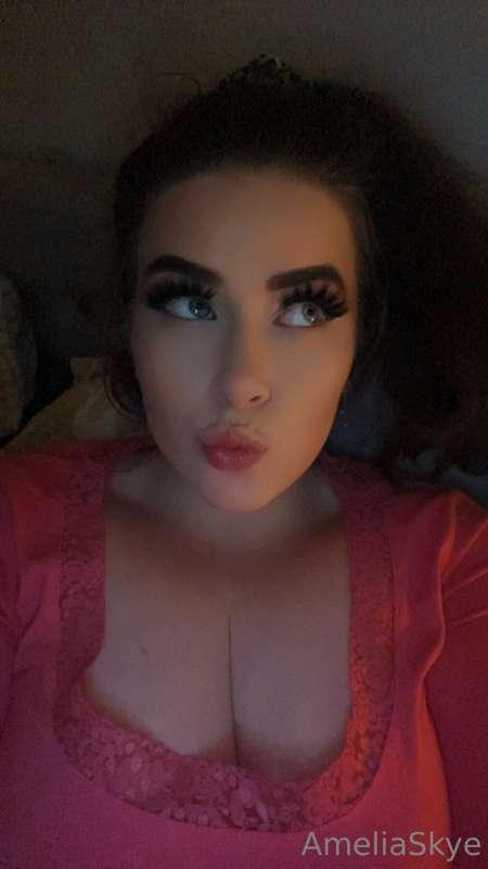 It’s a late bedtime for me 💖👀 brand new video is dropping to..