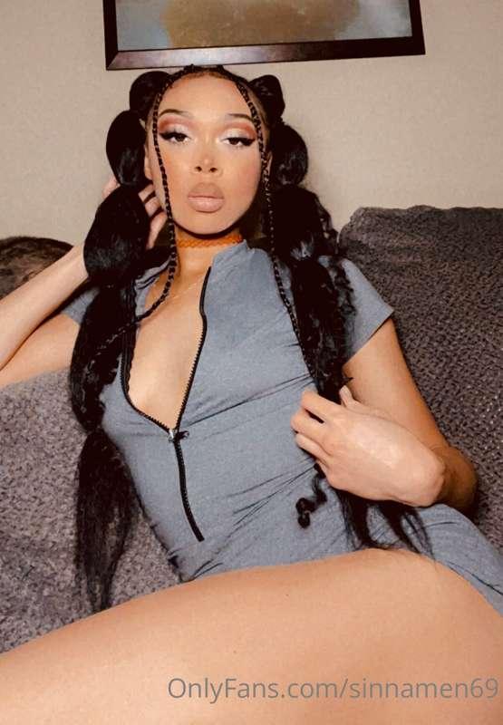 Taste like candy, sweet like fruit, wet like water, can I lo..