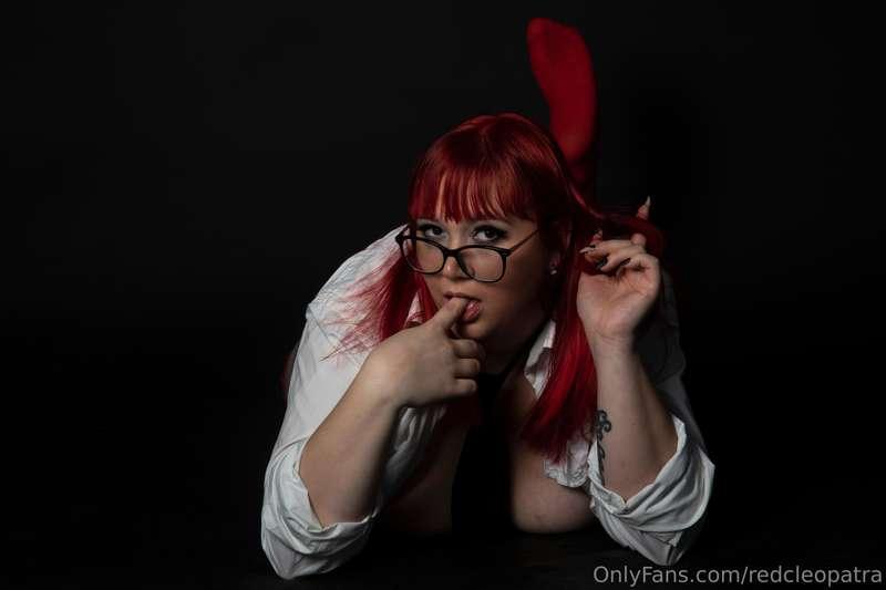 I did a naughty photoshoot...📸💦 So I've decided to post some..