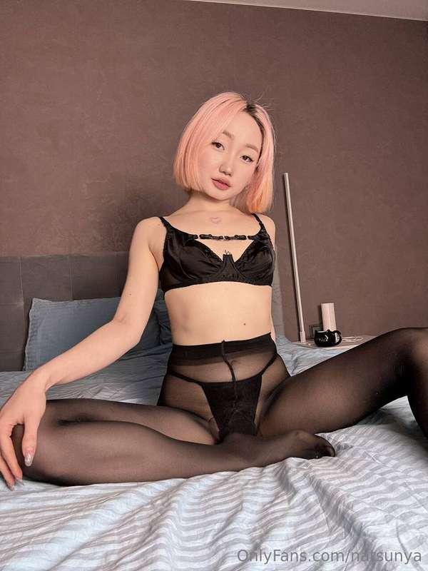 Let’s agree upfront – the tights stay intact, okay? ♥