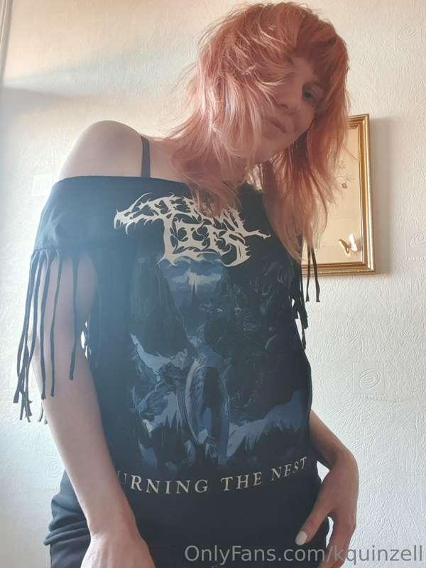 Did you know I've got a hidden talent of customising t shirt..