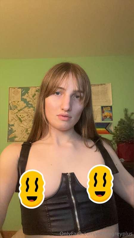 im rly wishing you'd come play with me... lets chat asap bab..