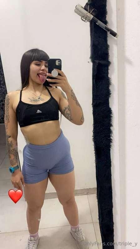 Hey, this is my friend fitness @soyunabebe1 and she wants to..