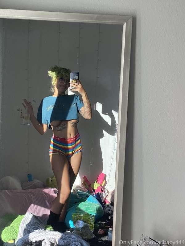 do u think i look cute? this my lounge outfit for the day he..