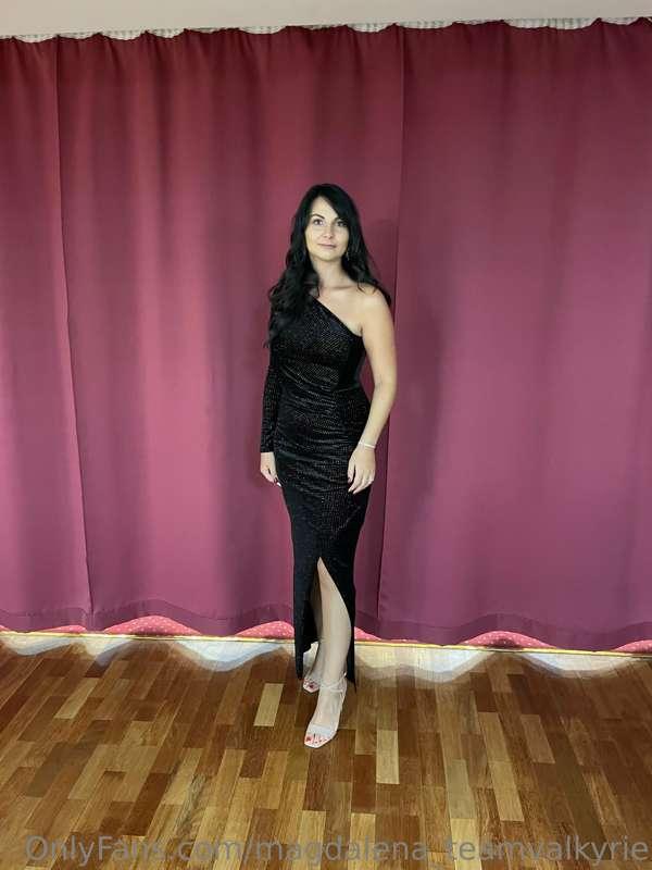 When not in overalls, I love a good glam up party 🫦