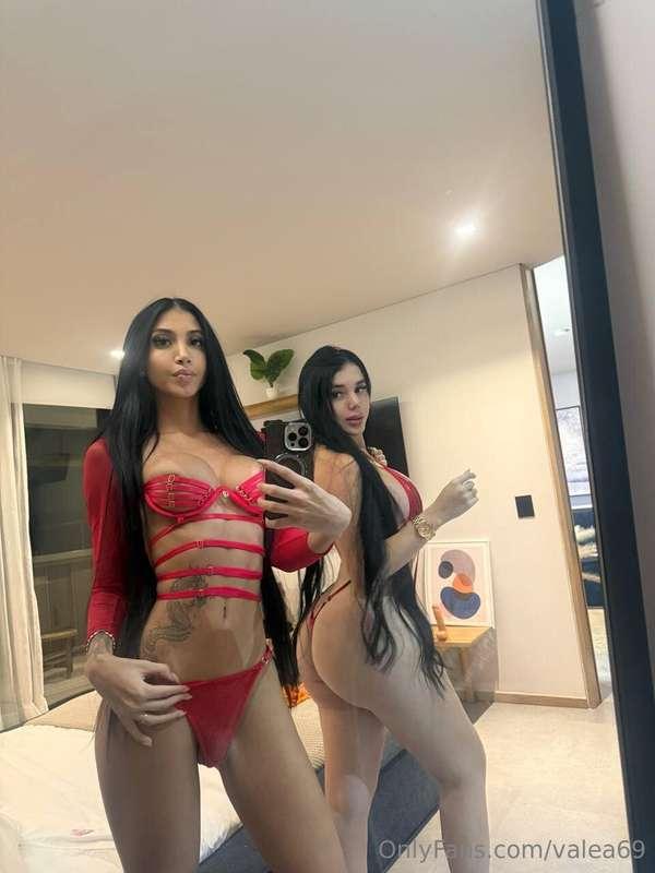We are your Valentine's gift @emilymuneton 🥵😈💋🙈