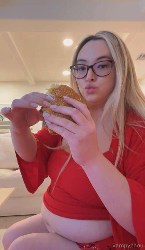 hungry hungry girl 🍔