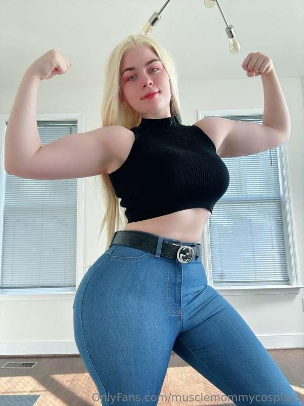 musclemommycosplays image #0