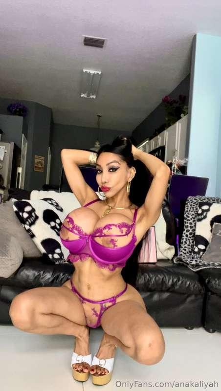 Feeling pretty in magenta with these luscious beauties 💕
