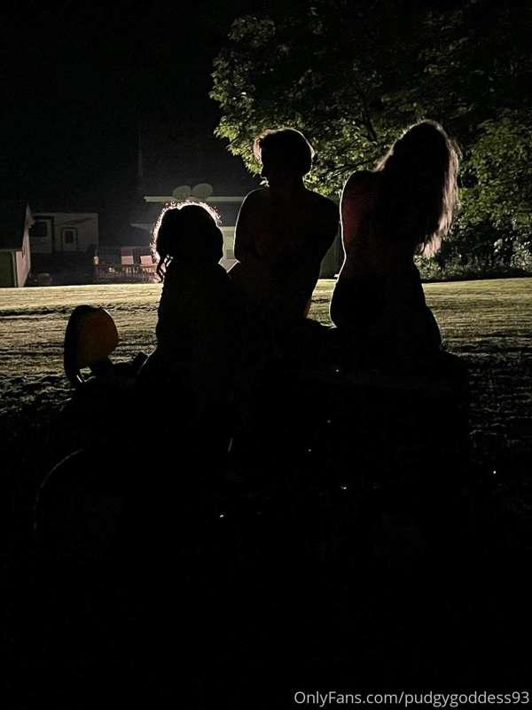 Nakey silhouettes with friends 😈
