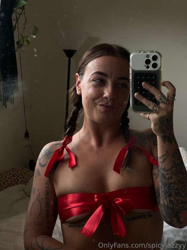 My VIP page @jarrahh is 50% off rn for Valentine’s Day 🌹💌🥰 i..