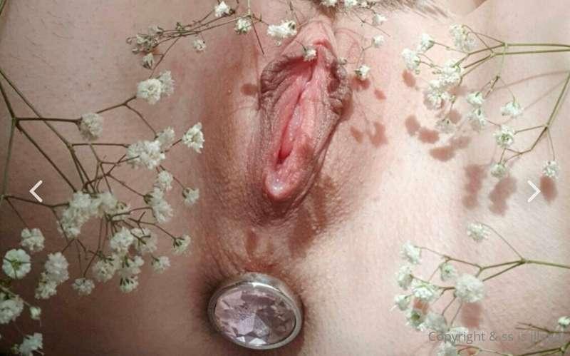 Who wants to destroy this pussy hole and cream it🐱💦🌸