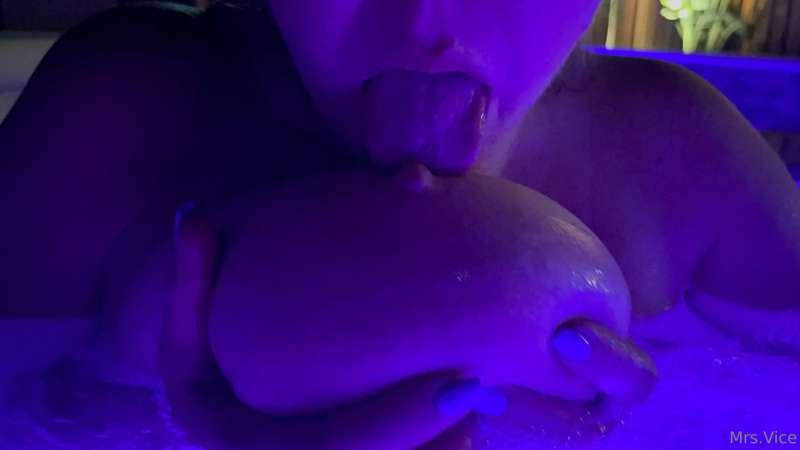Now who wants to see me bite it??? 😈