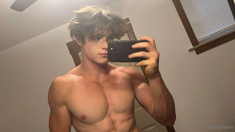 Here’s a bunch of selfies
Goon & serve🤤